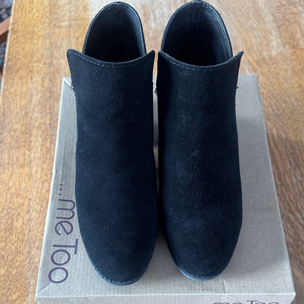 Me Too Women's Elegant Black Suede Booties